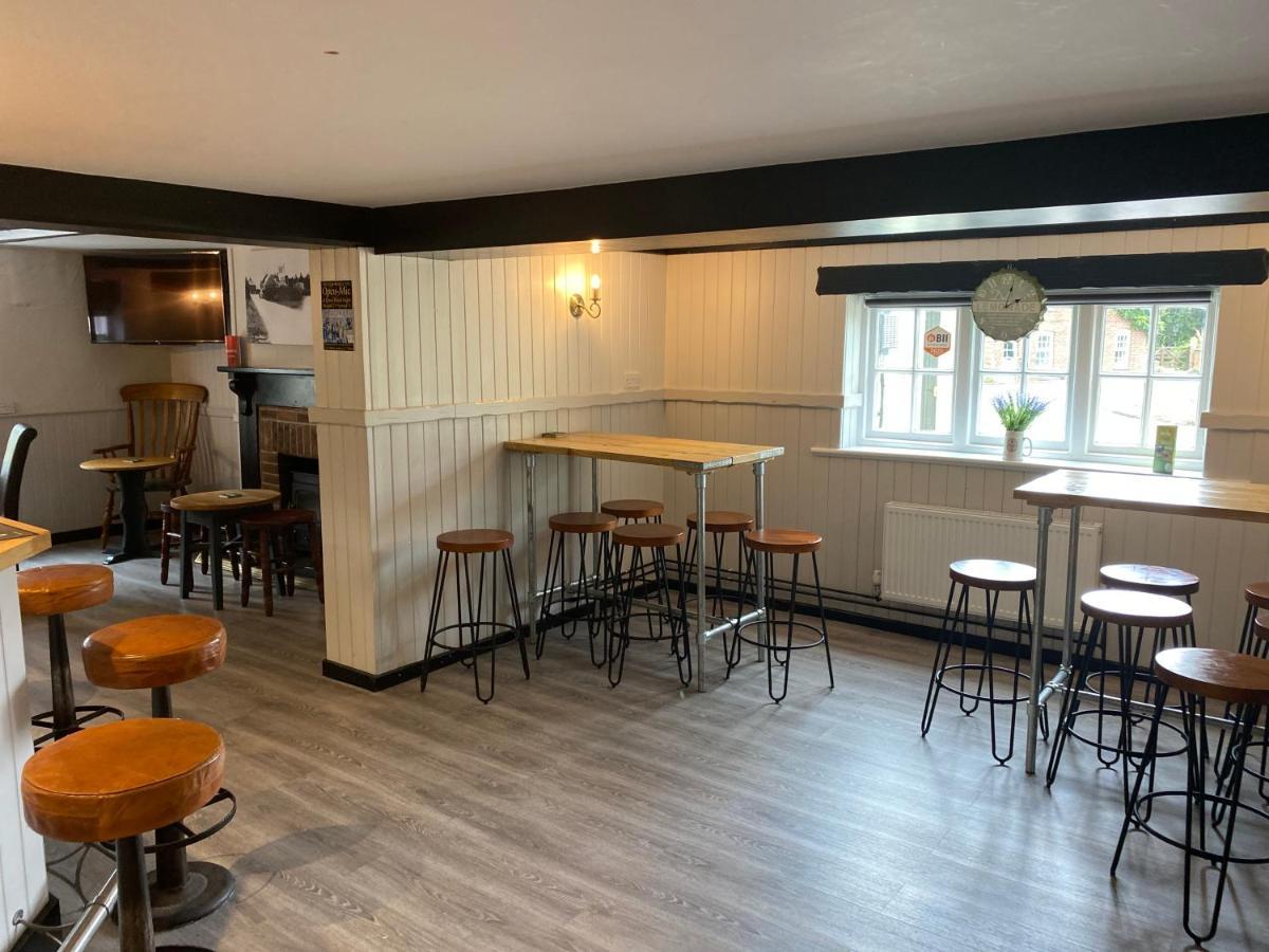 The New Wheel Inn Lymington Kültér fotó